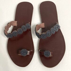 Swahili Coast Hand-beaded Leather Artisan Clover Sandals in Slate Toe loop